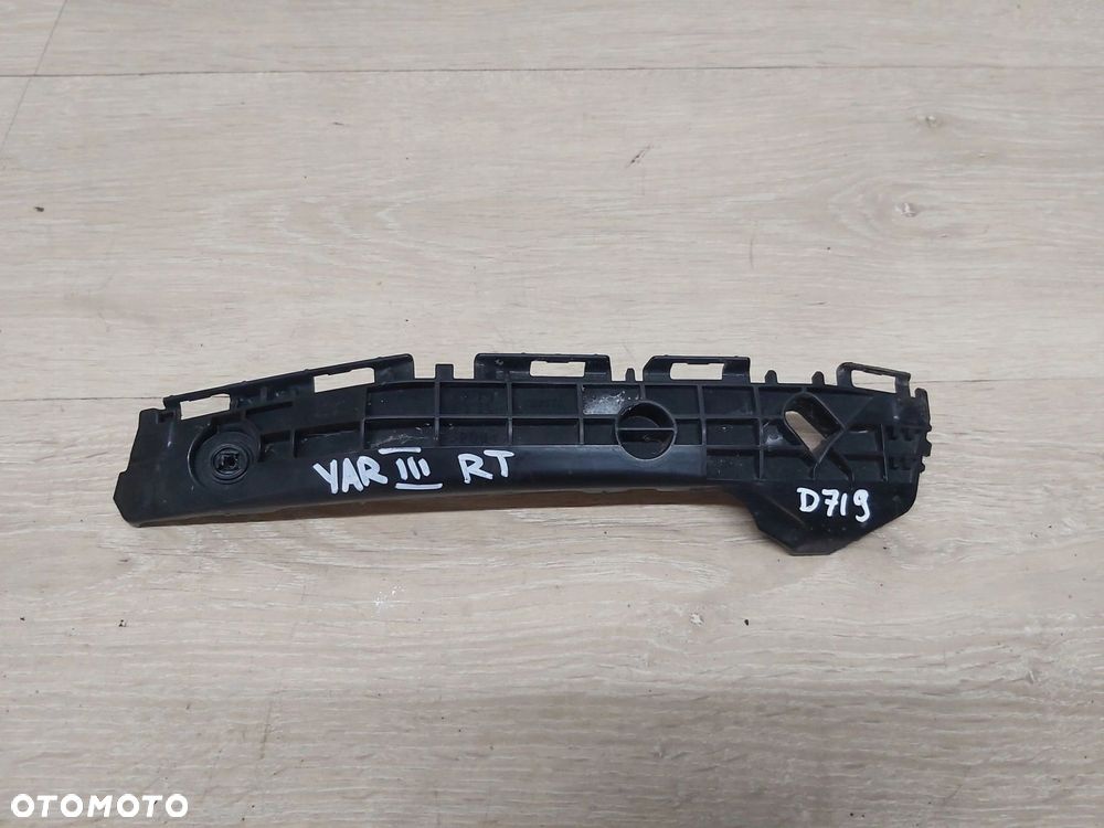Toyota Yaris III 11 - 14r ślizg zderzaka prawy tył 52575-0D130 - 1