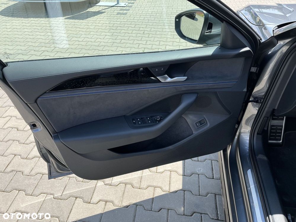 Volkswagen Passat - 11