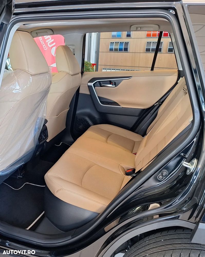 Toyota RAV4 - 8