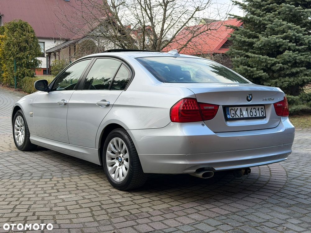 BMW Seria 3 320d xDrive DPF - 13
