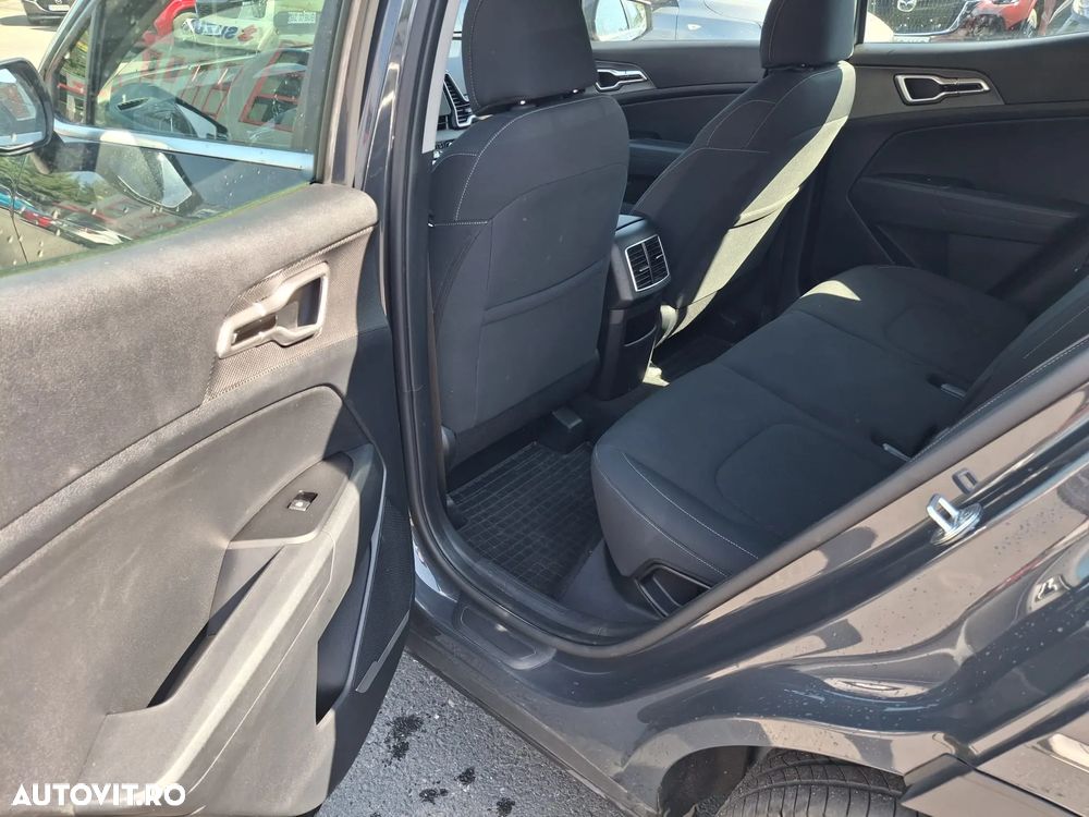 Kia Sportage 1.6 T-GDI 6MT 4x2 Urban - 27