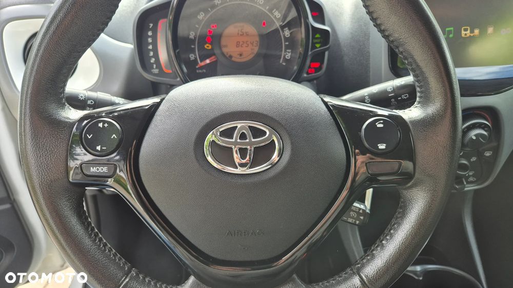 Toyota Aygo x-clusiv - 26