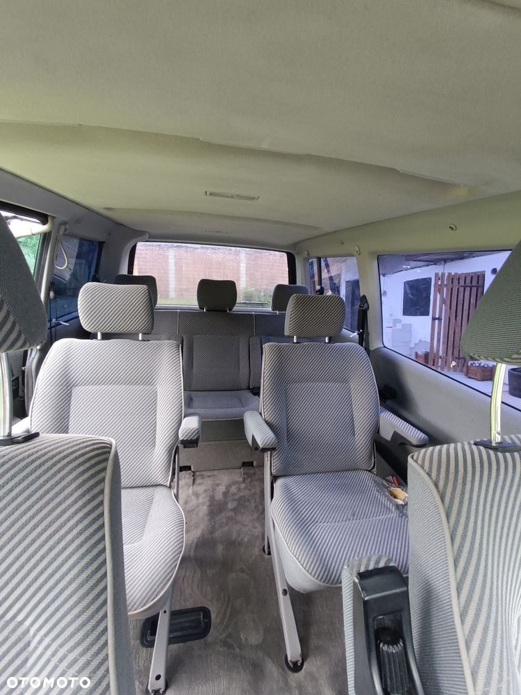 Volkswagen Caravelle - 7