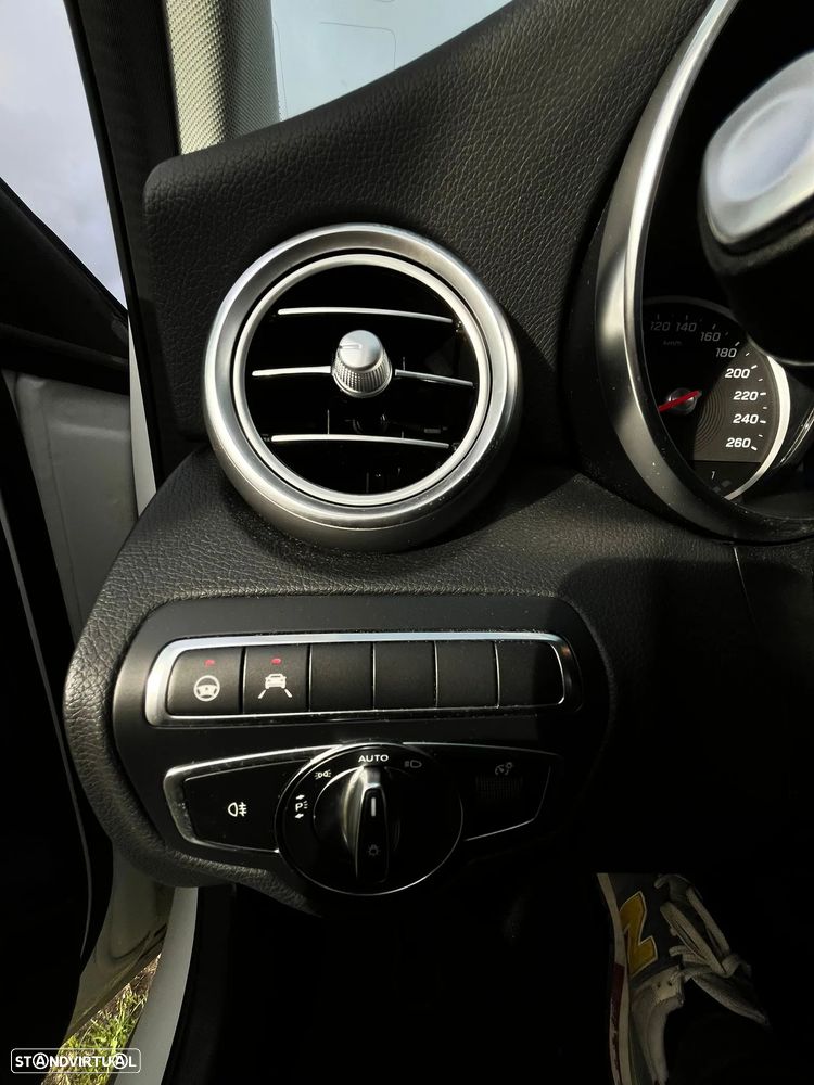Mercedes-Benz C 300 e Avantgarde - 28