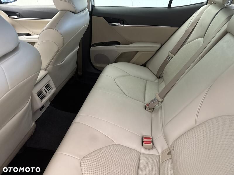 Toyota Camry 2.5 Hybrid Executive CVT - 22