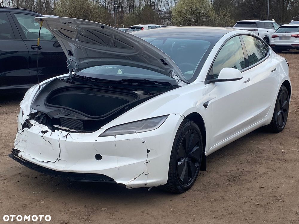 Tesla Model 3 - 4
