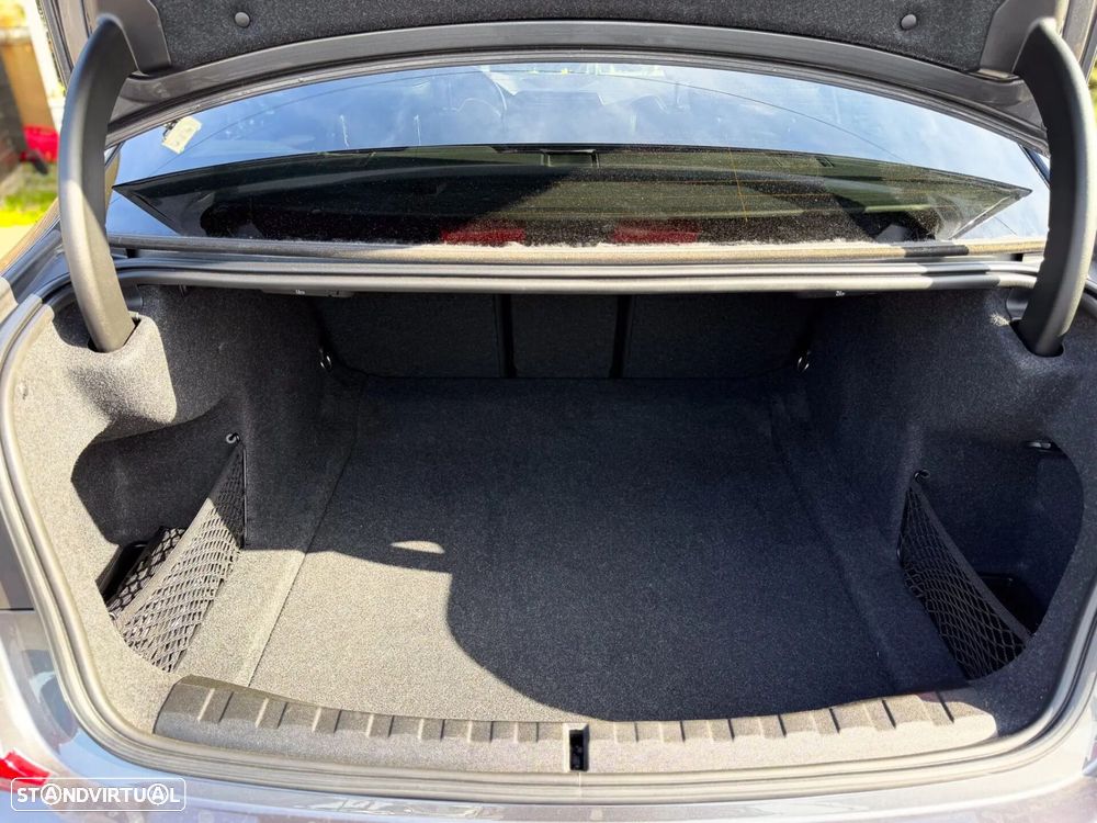BMW 320 d Pack Desportivo M Auto - 13