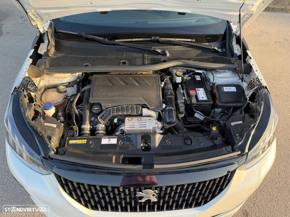 Peugeot 2008 1.2 PureTech GT Line - 4