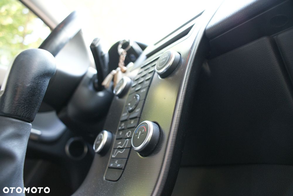 Volvo V50 2.0D R-Design Momentum - 10