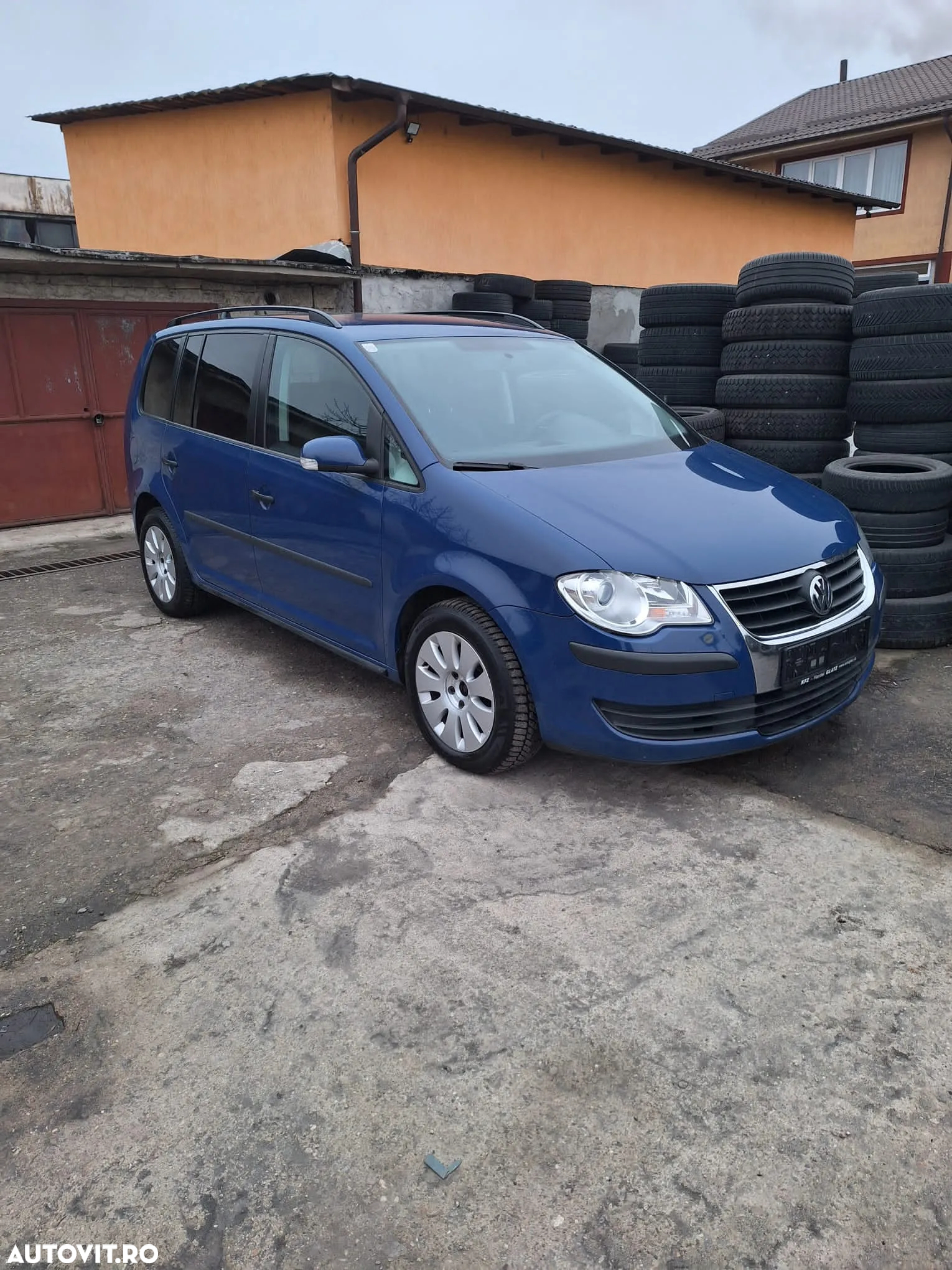 Volkswagen Touran 1.9 TDI Conceptline - 11