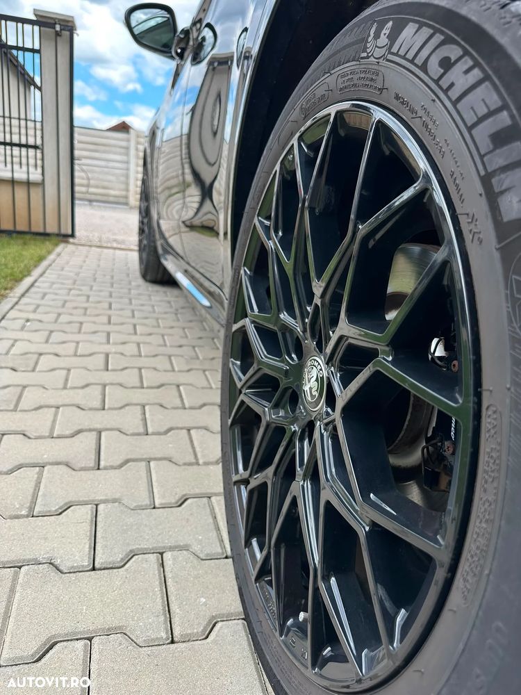 Alfa Romeo Stelvio 2.0 Turbo AWD AT8 Veloce - 11