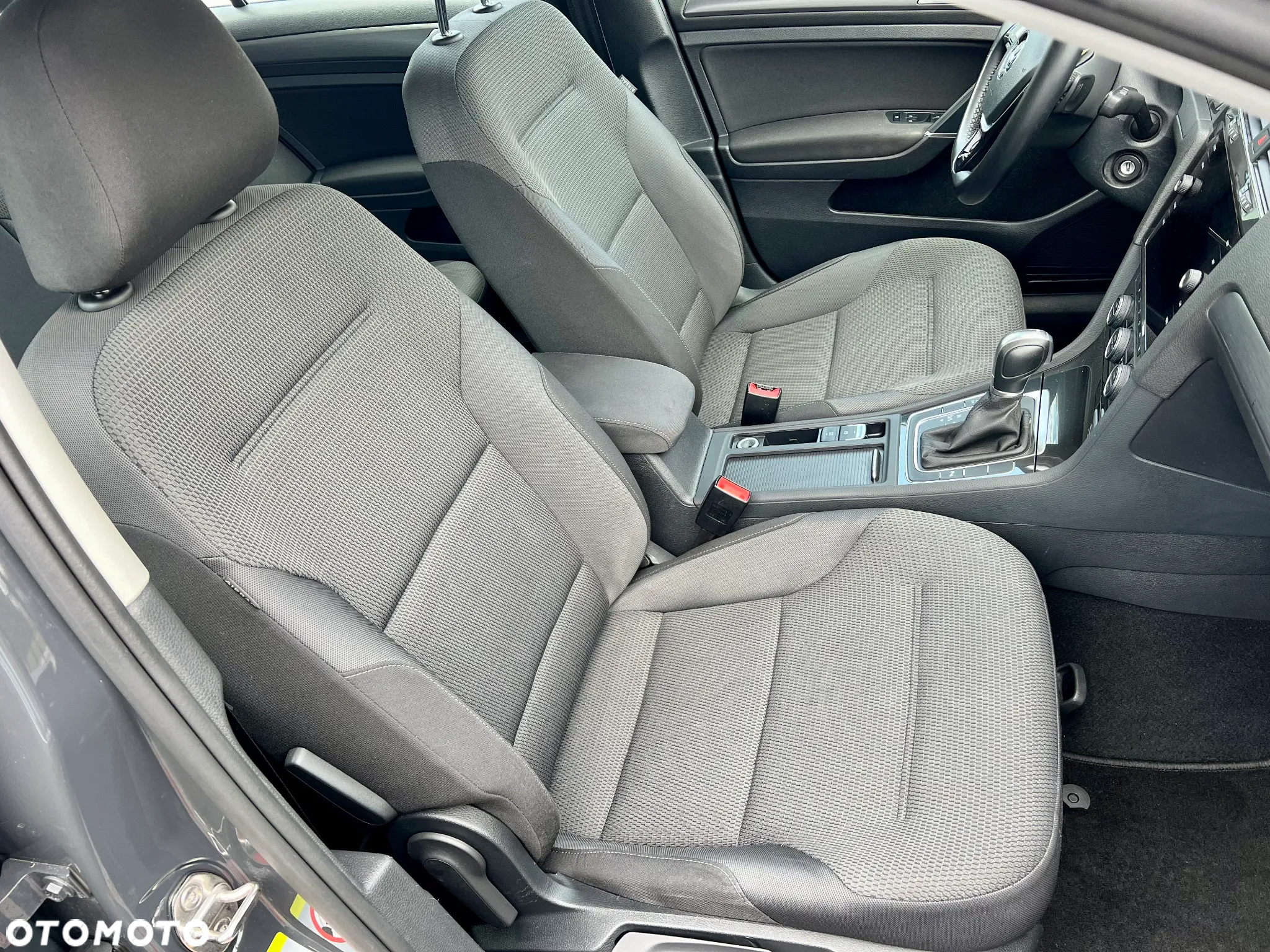 Volkswagen Golf VII 1.6 TDI BMT Comfortline DSG - 28