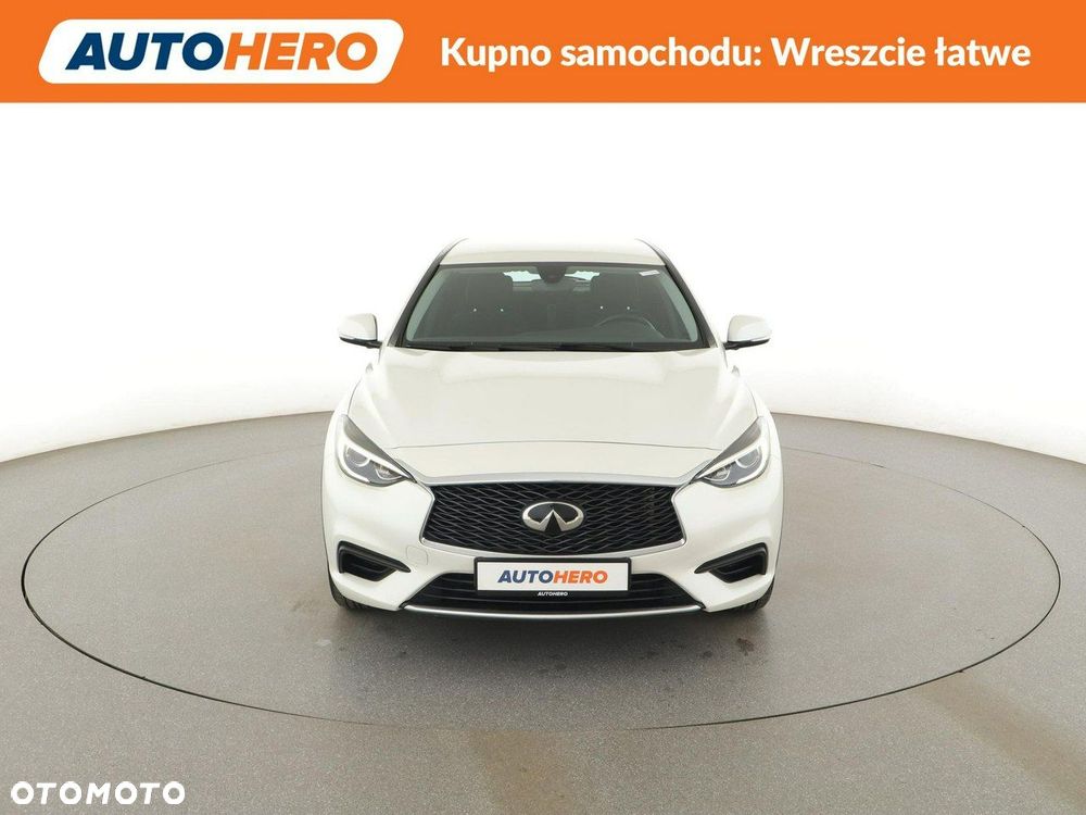 Infiniti Q30 - 12
