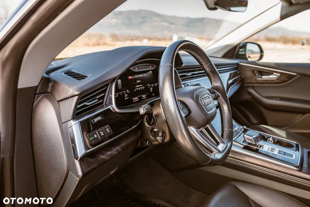 Audi Q8 55 TFSI quattro tiptronic - 12