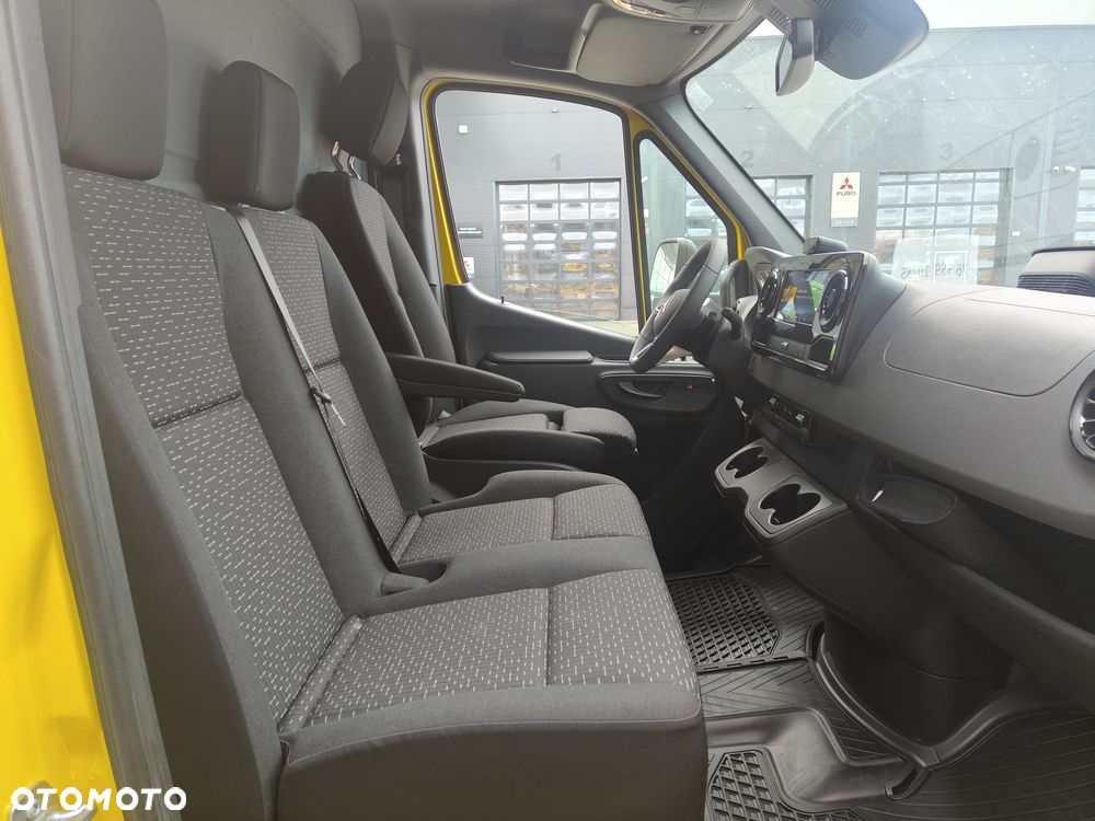 Mercedes-Benz Sprinter - 24