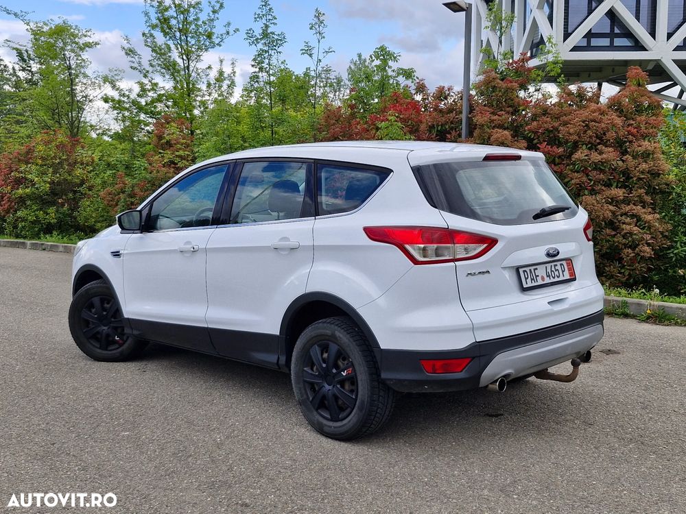 Ford Kuga 2.0 TDCi 2x4 Titanium - 3