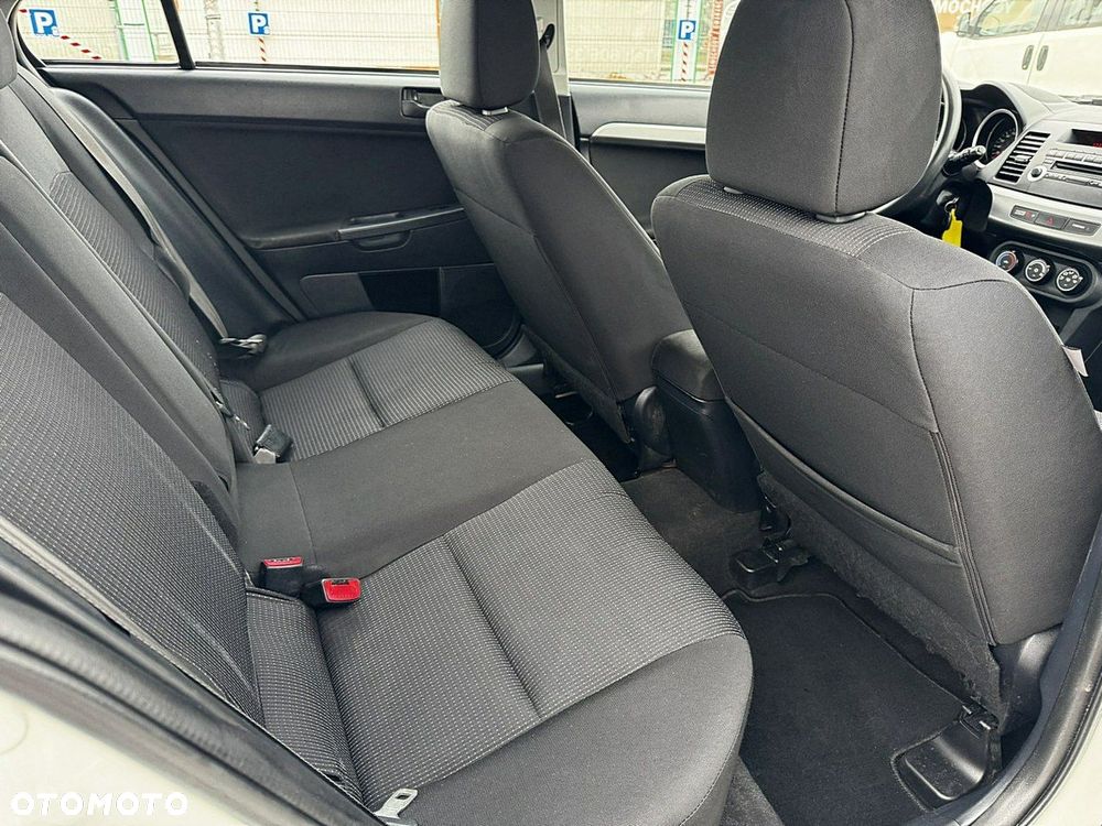 Mitsubishi Lancer - 12