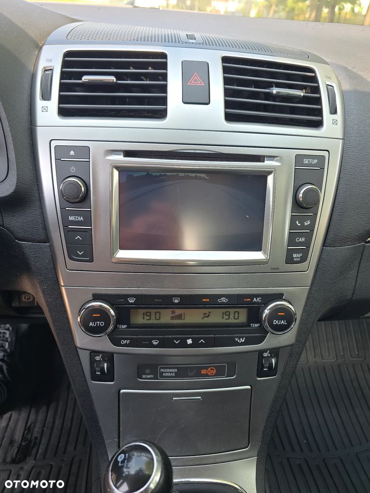Toyota Avensis 2.0 Premium - 8