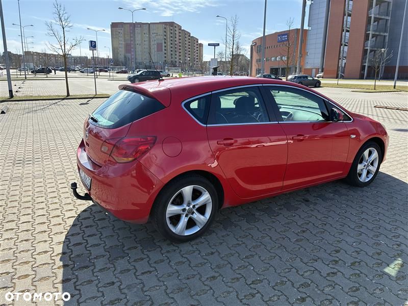 Opel Astra 1.6 - 9
