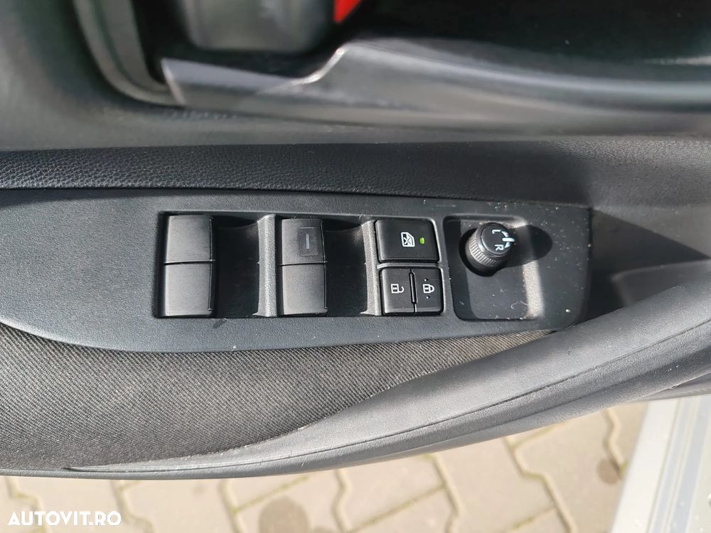 Toyota Corolla 1.8 HSD Business - 17