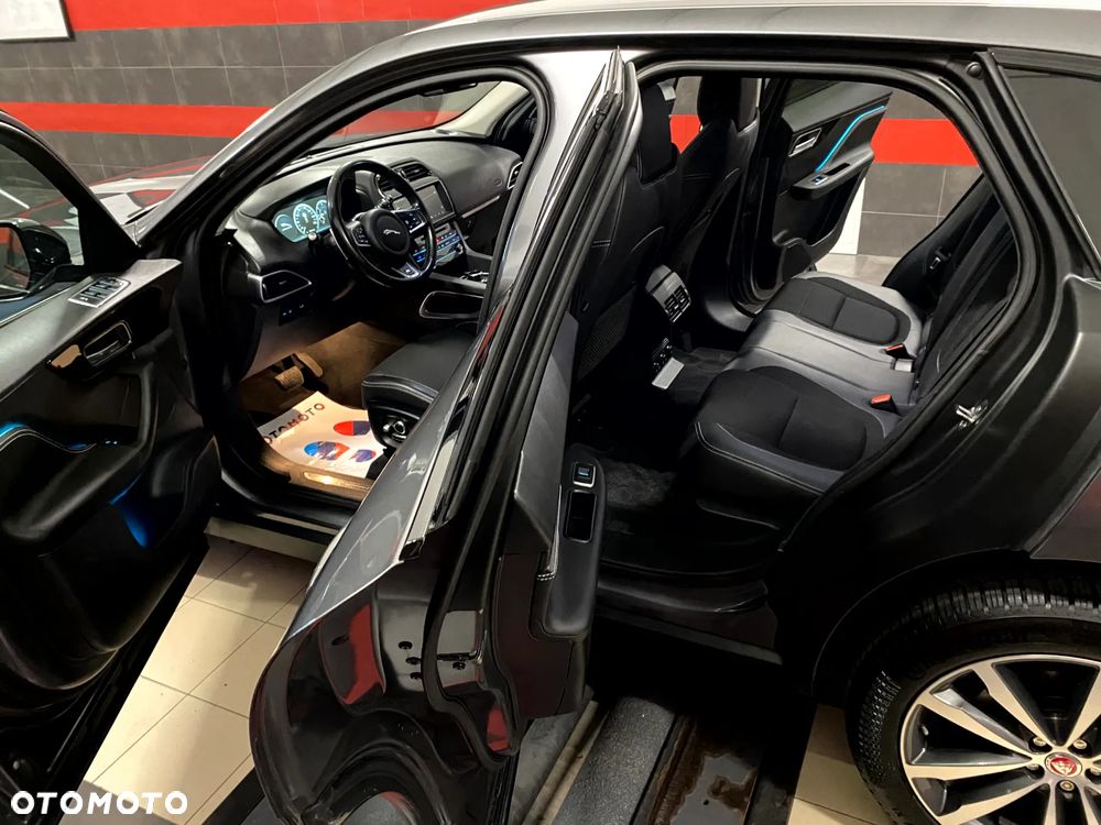 Jaguar F-Pace 20d R-Sport - 25