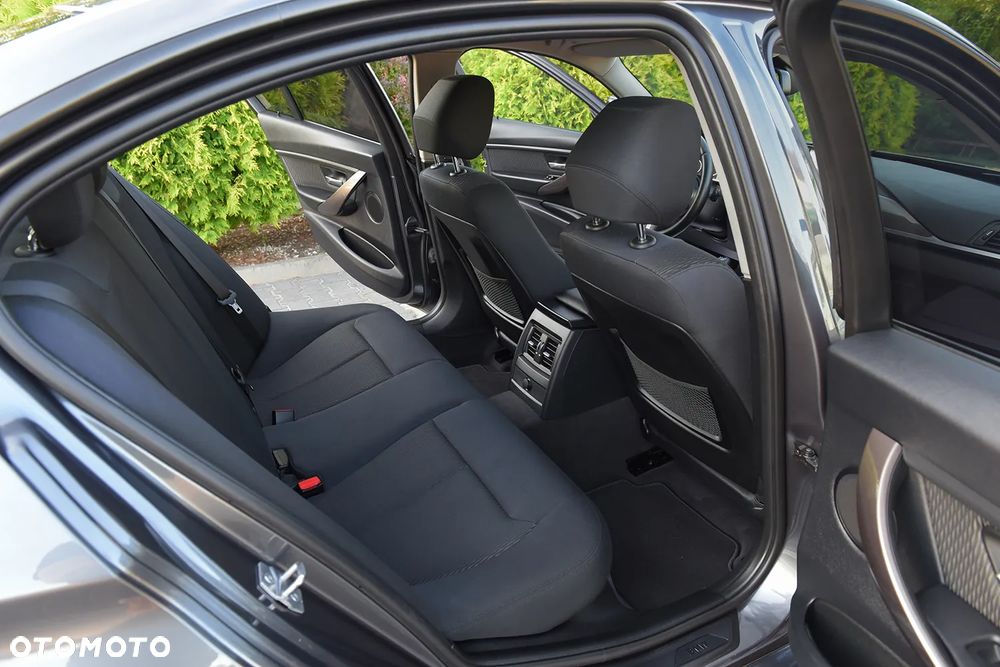 BMW Seria 3 316i - 28