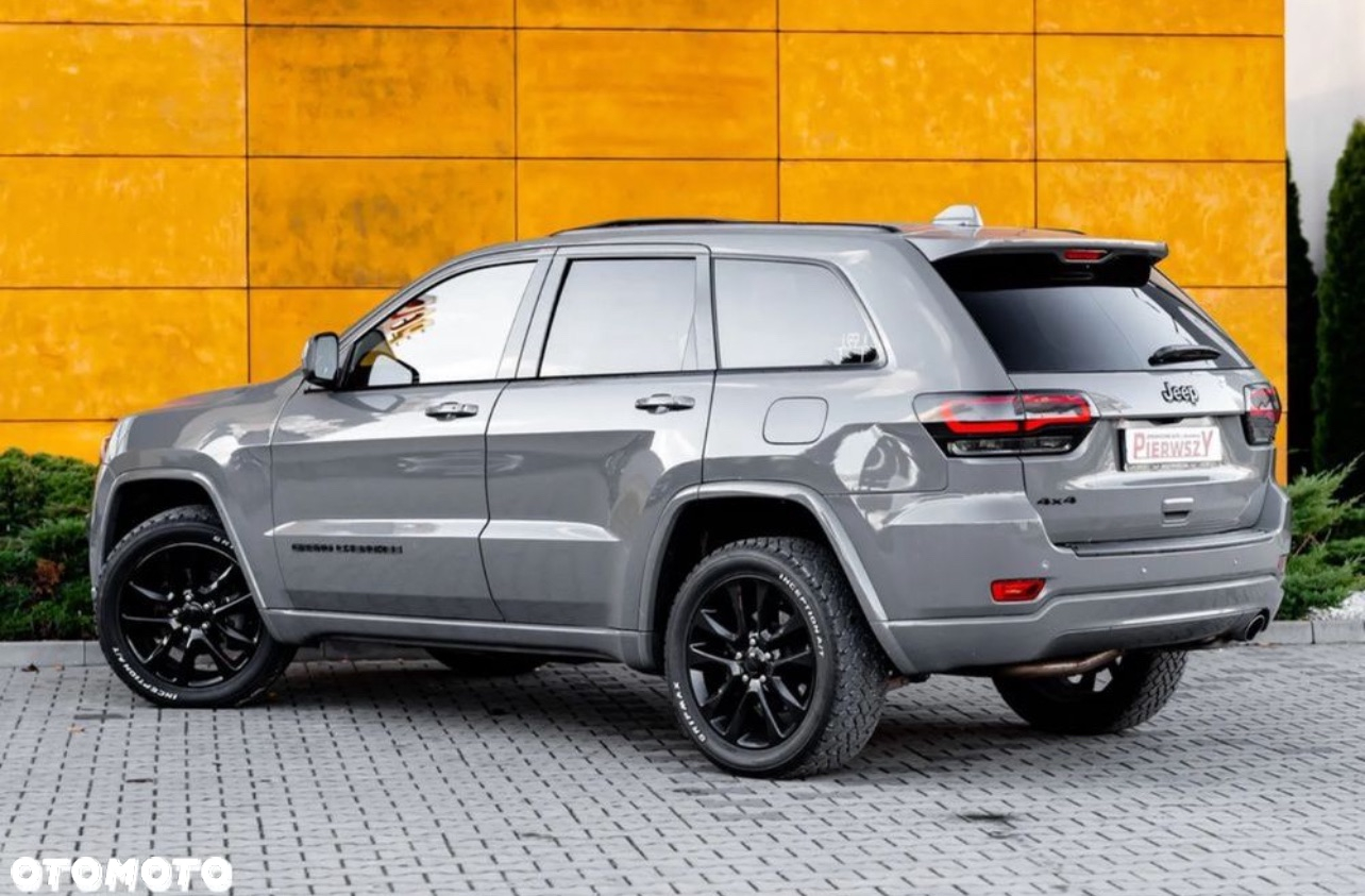 Jeep Grand Cherokee - 16