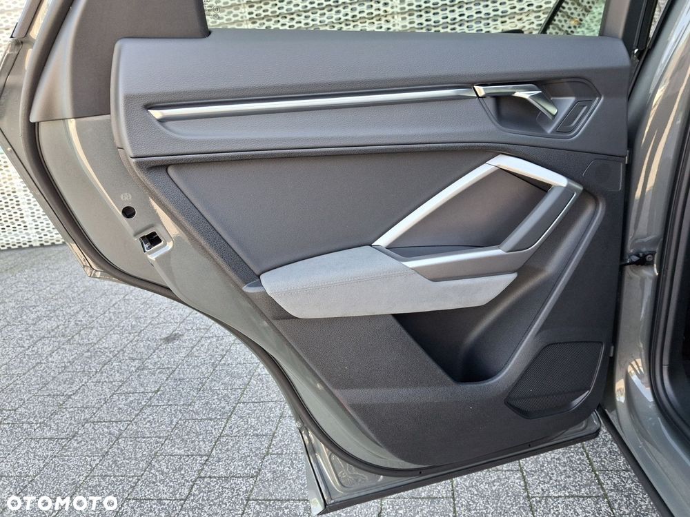 Audi Q3 Sportback - 11