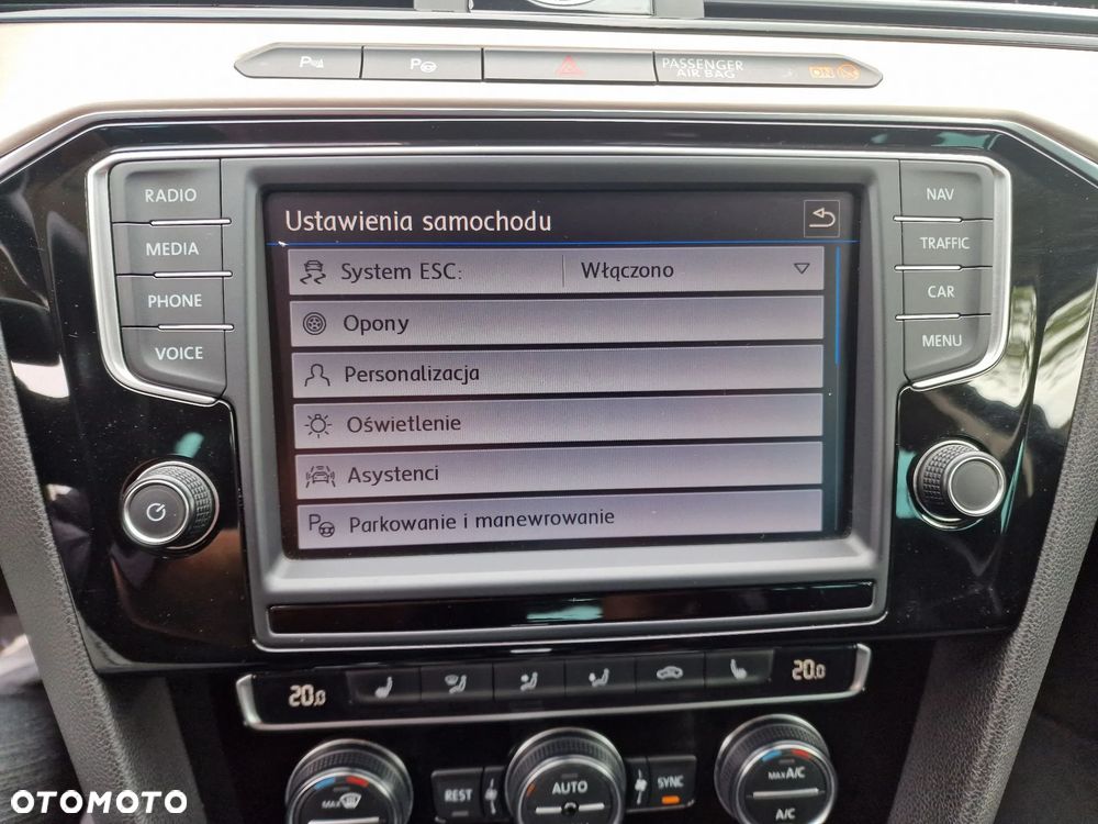 Volkswagen Passat - 12
