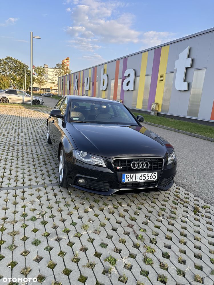 Audi A4 Limousine - 1