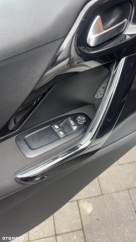 Peugeot 208 2014 photo 4