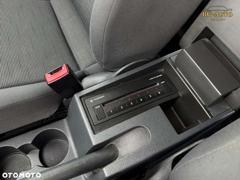 Volkswagen Touran - 22