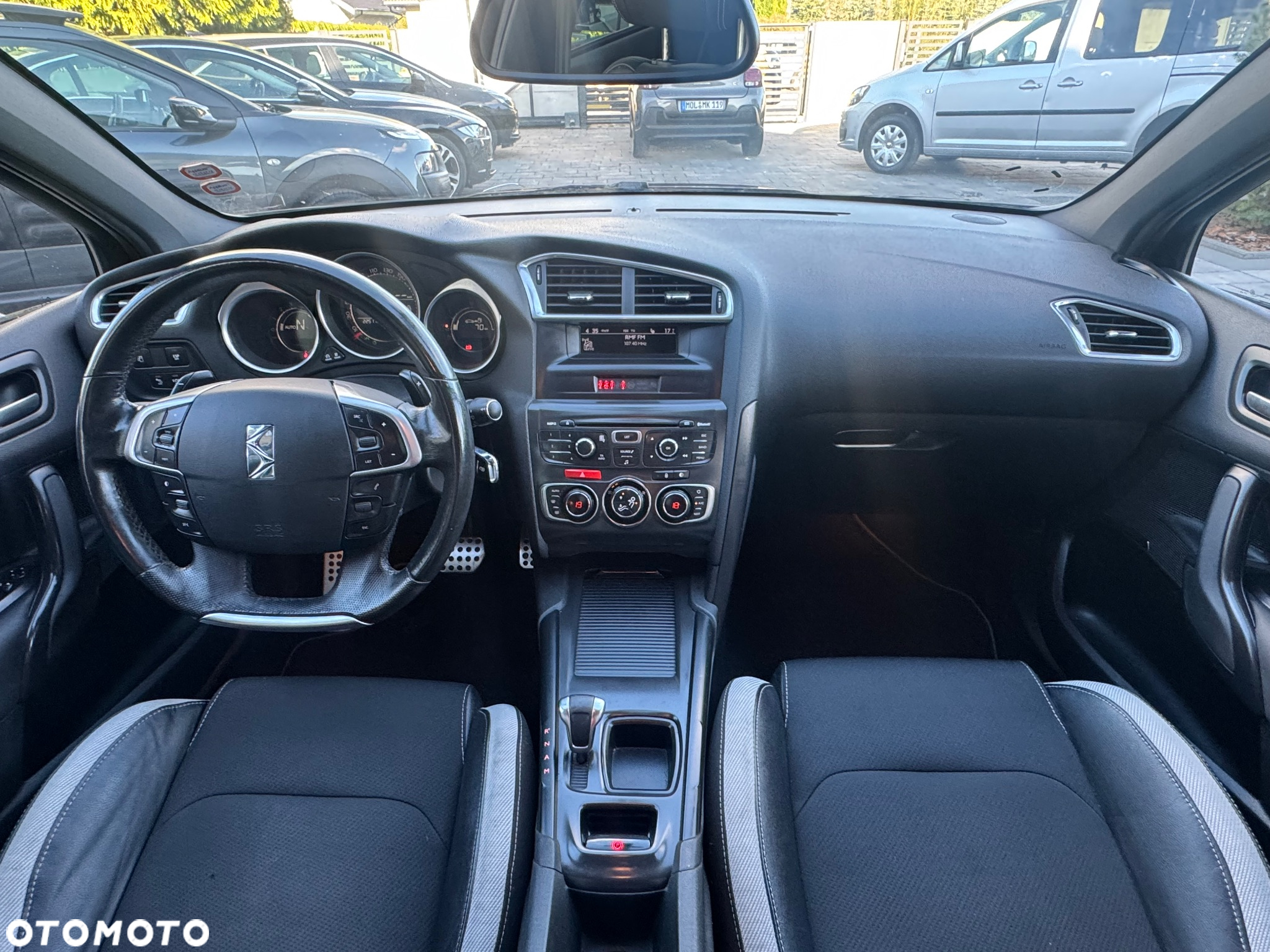 Citroën DS4 e-HDi 110 EGS6 SoChic - 16
