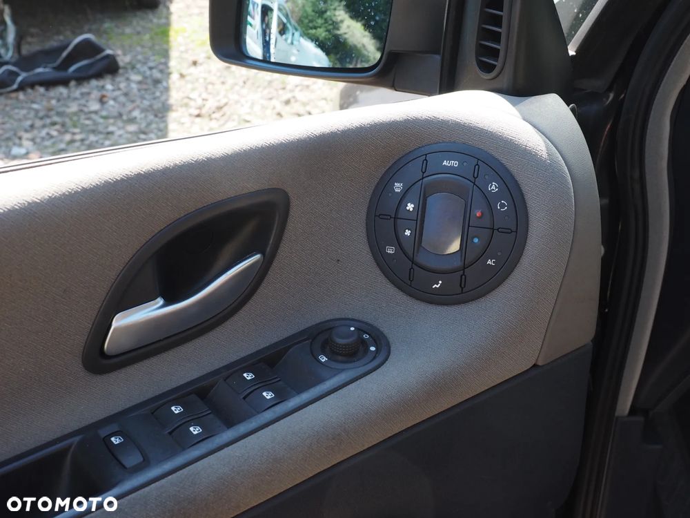Renault Espace 3.0 dCi Initiale - 27