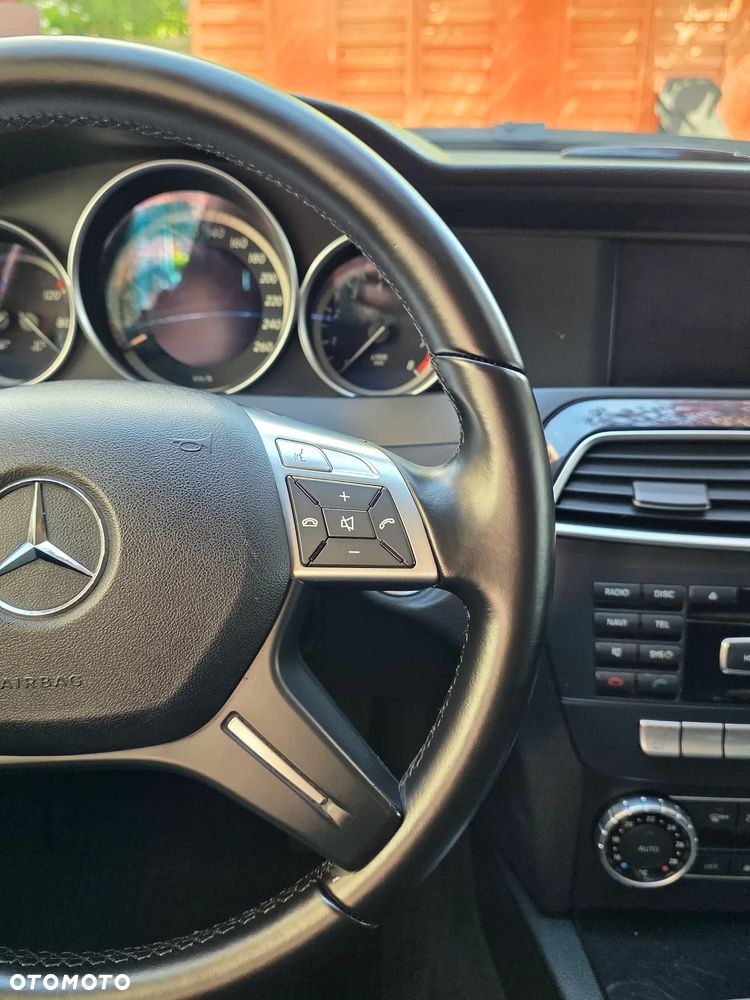 Mercedes-Benz Klasa C 180 BlueEFFICIENCY Elegance - 26