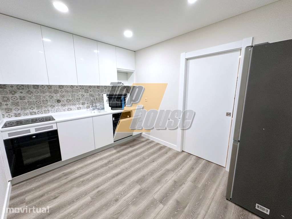 Apartamento T1 Novo a Estrear com Parqueamento - Junto à FCT NOVA - Grande imagem: 3/12