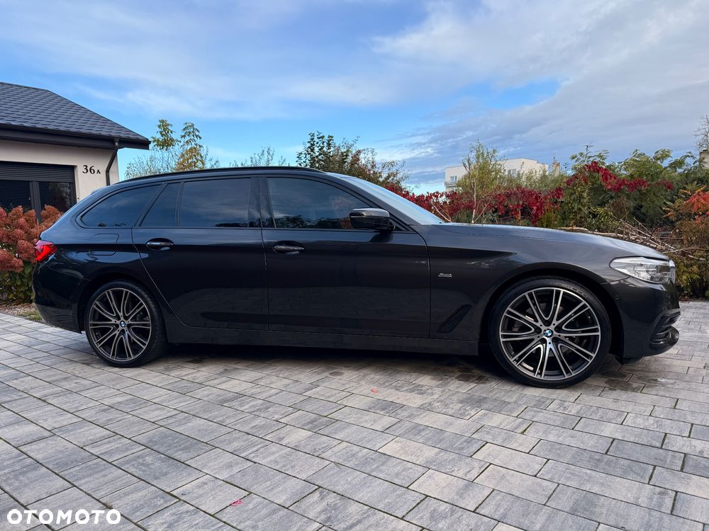 BMW Seria 5 520d Sport Line - 4