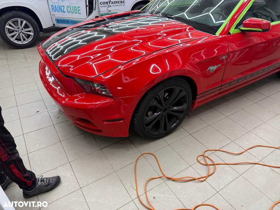 Ford Mustang - 7