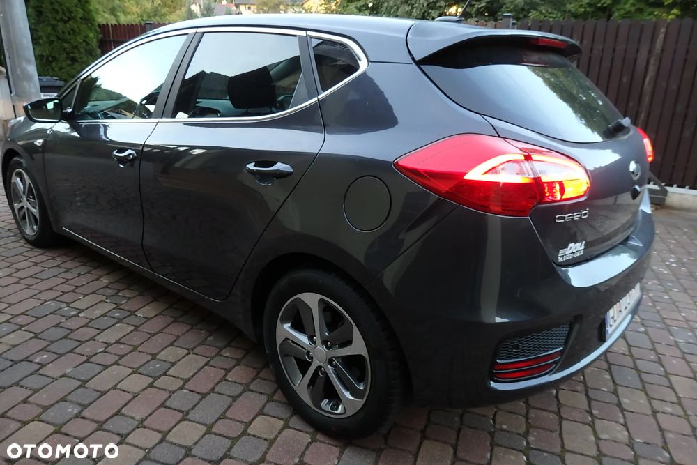Kia Ceed 1.4 CVVT UEFA EURO 2016 - 34