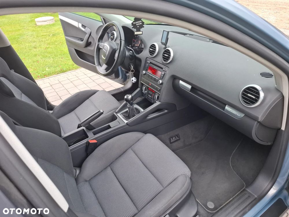 Audi A3 Sportback 2.0 TDI DPF quattro Ambiente - 9