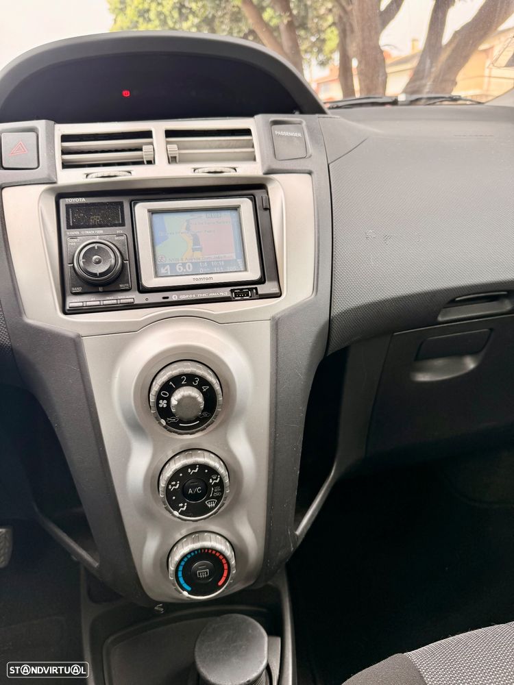 Toyota Yaris 1.0 VVT-i Sol High Pack VSC+TRC - 12