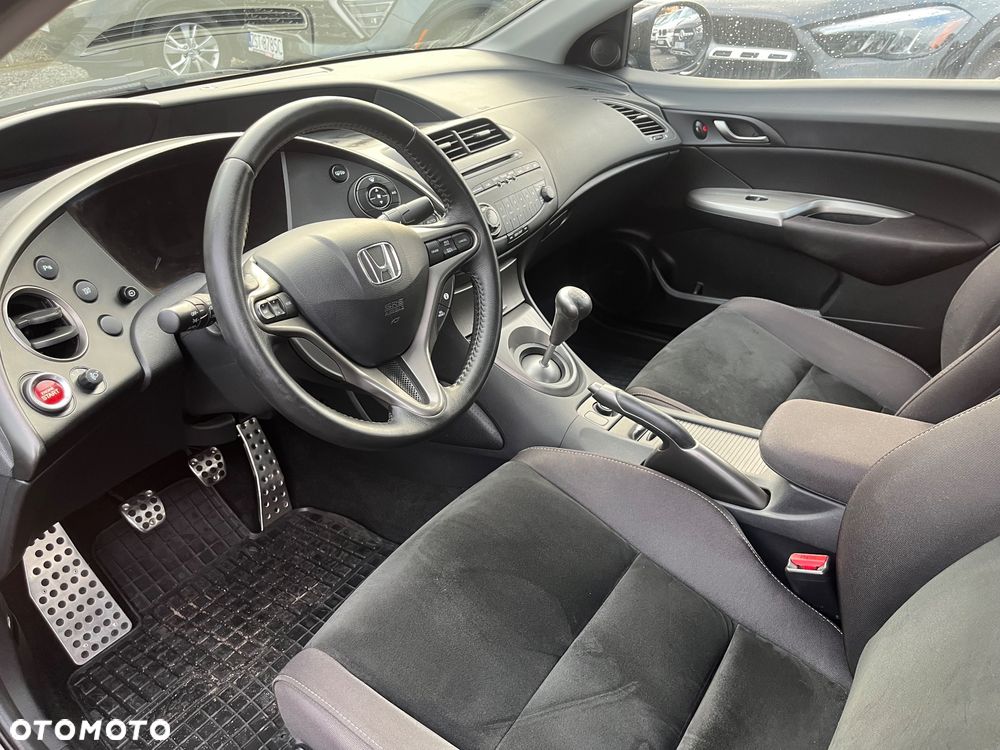 Honda Civic 1.4 i-VTEC Sport Black Edition - 12