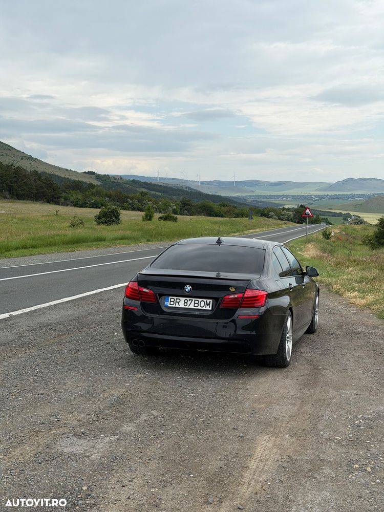 BMW Seria 5 530d xDrive - 14
