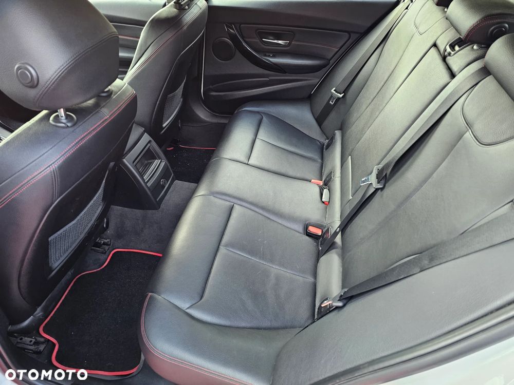 BMW Seria 3 ver-320d-efficient-dynamics - 13