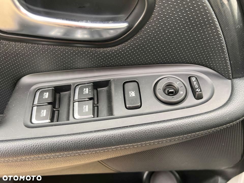 Kia Carens 1.7 CRDi Spirit - 25