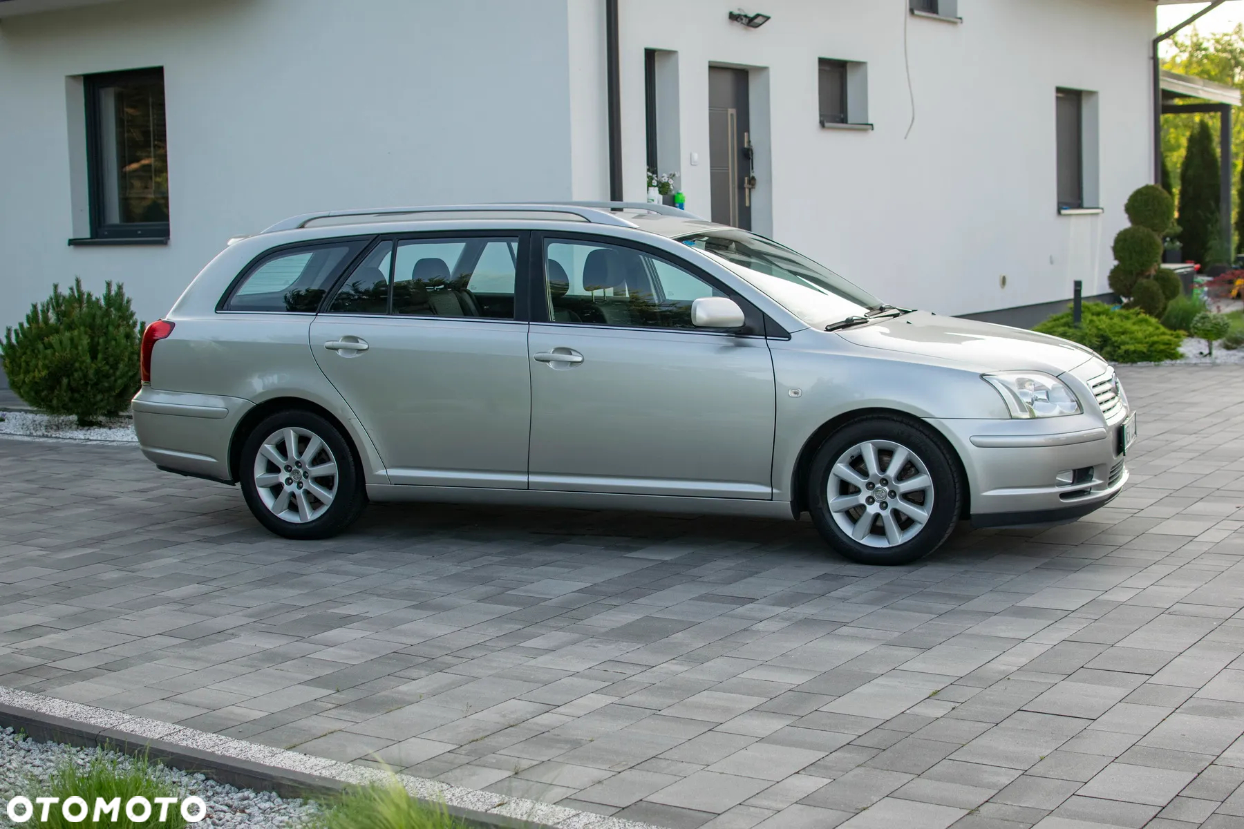 Toyota Avensis - 14