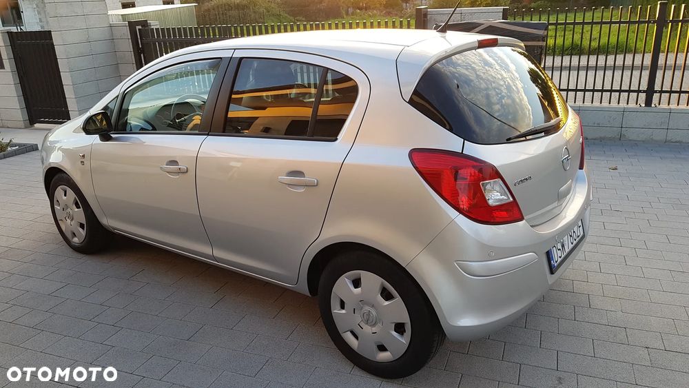Opel Corsa 2010 photo 2
