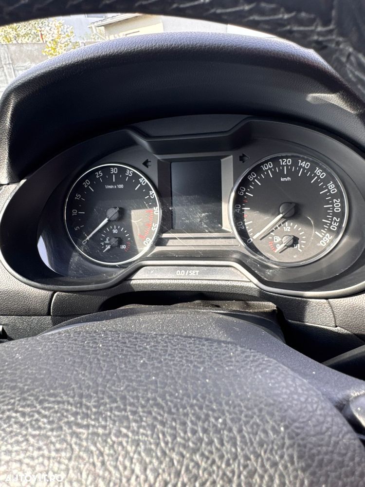 Skoda Octavia 1.6 TDI Business DSG - 6