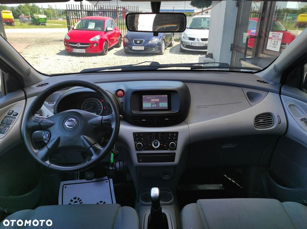 Nissan Almera Tino - 10