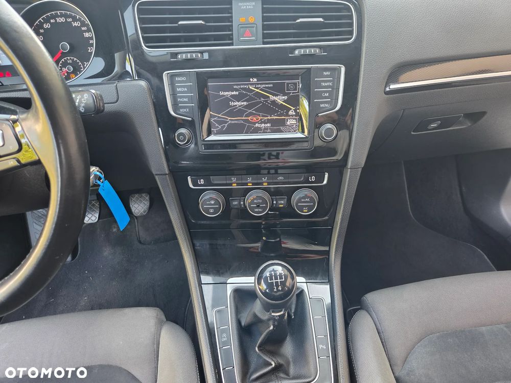 Volkswagen Golf - 12